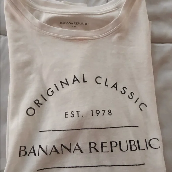 Banana Republic White Graphic Tee medium timeless logo nwt women’s - Picture 2 of 7